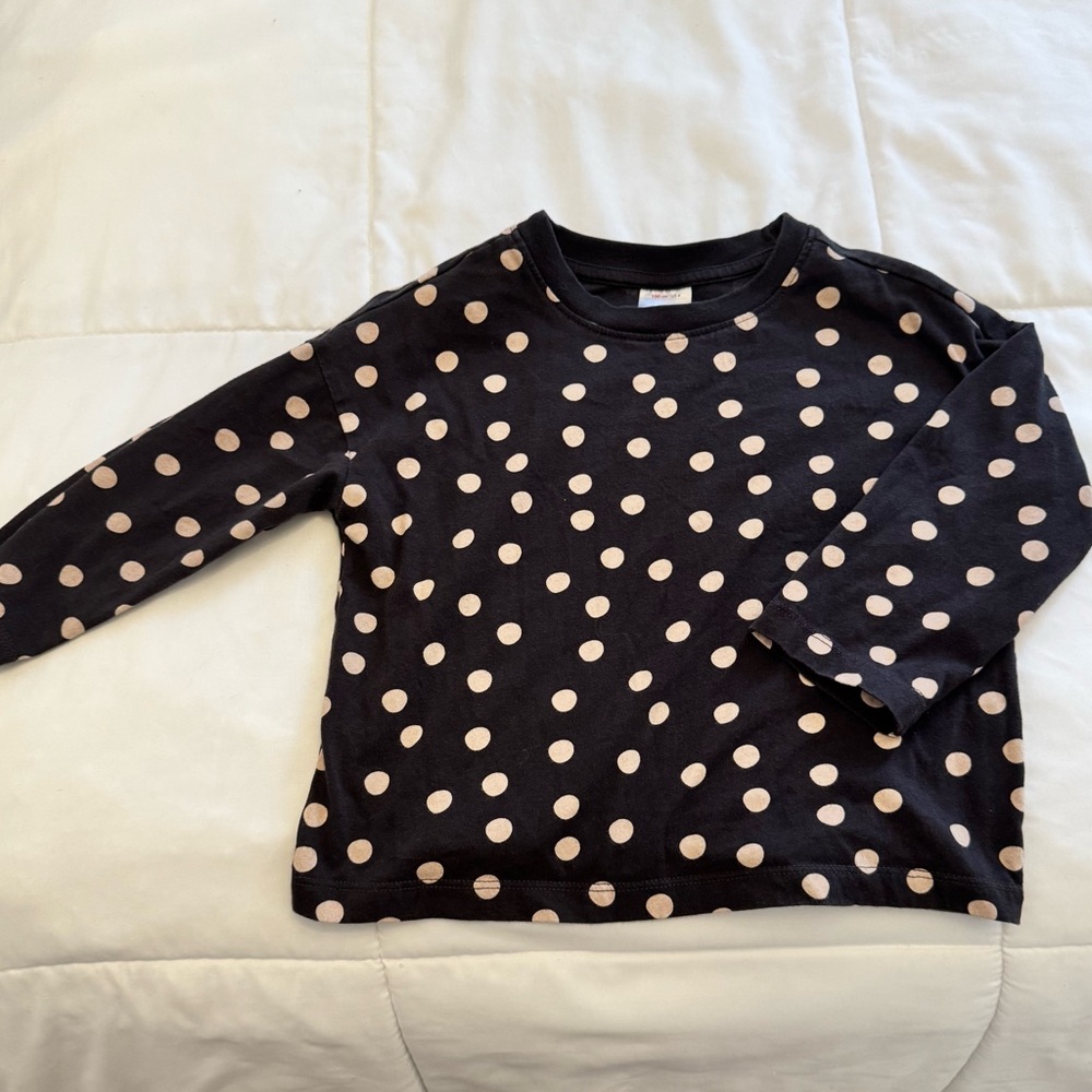 Hanna Andersson Black & cream colored polka dot shirt with 3/4 length arms.